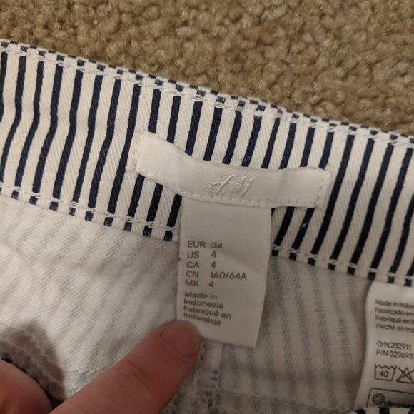 Shorts - Picture 3 of 3